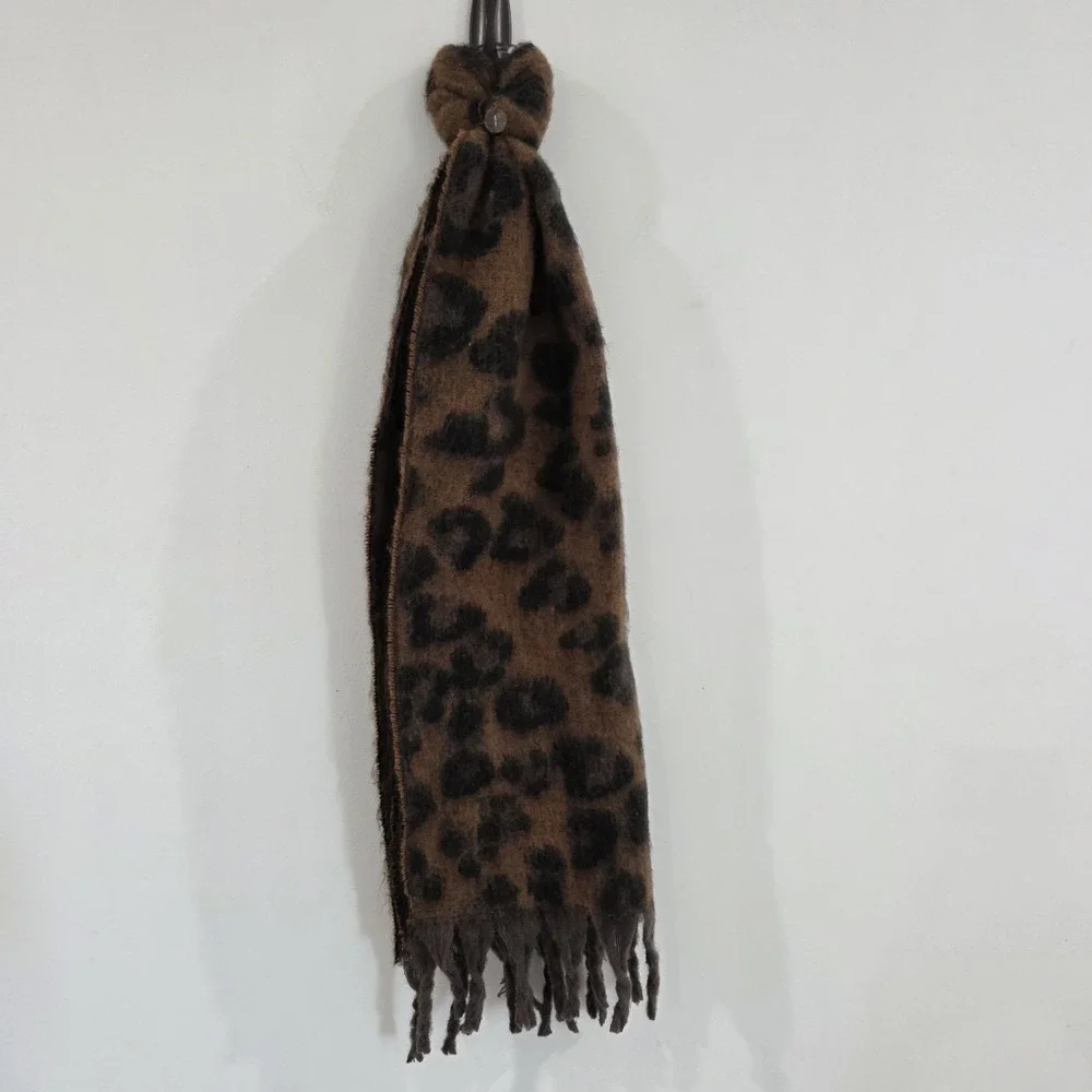 Universal‎ Thread Womens Cozy Leopard Print Scarf